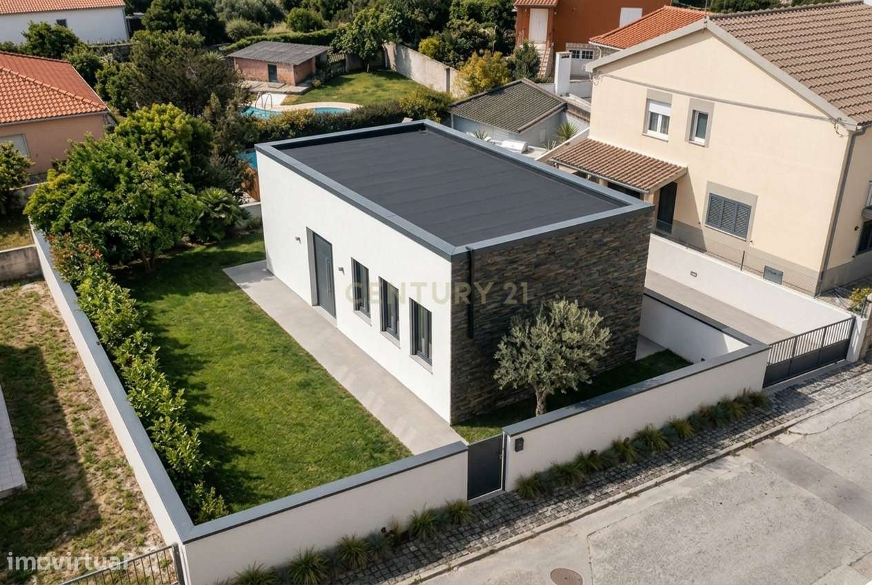 Moradia T3 Térrea Contemporânea com Piscina e Zona Lounge Exterior em-1