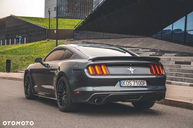 Ford Mustang - 21