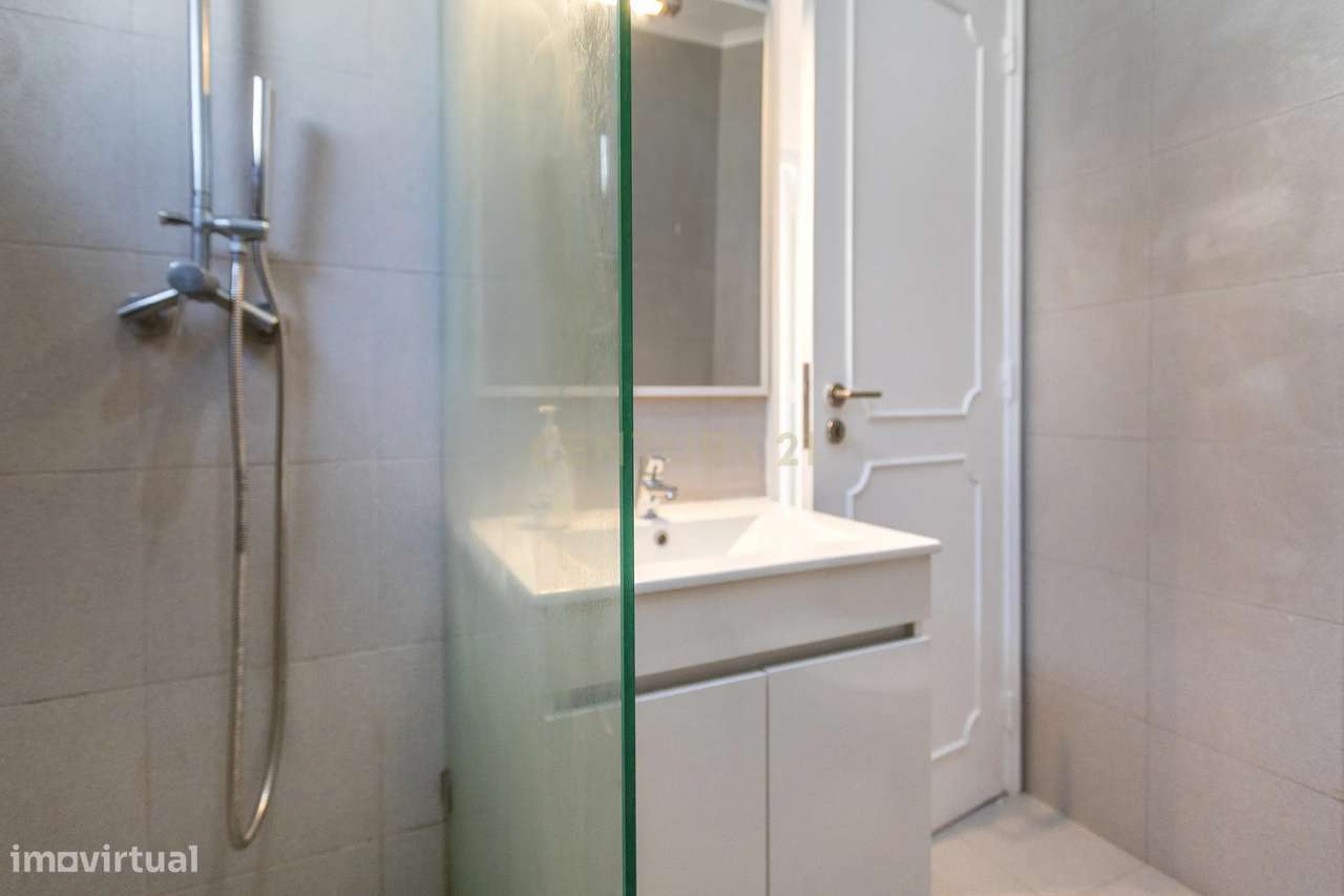 APARTAMENTO | 2 Quartos | 1 Casa de Banho | Renovado | Arrecadação | �-48