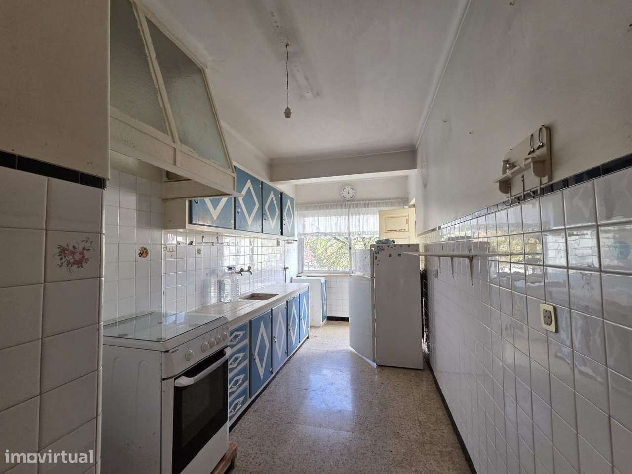 Centro Mem Martins - T4 para remodelação - Grande imagem: 3/48