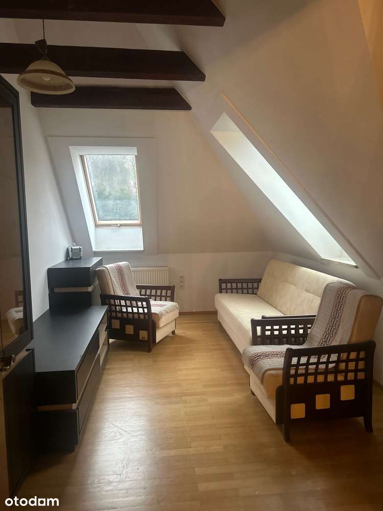 Przestronny dom z pięknym ogrodem w klimacie mini zamku-14