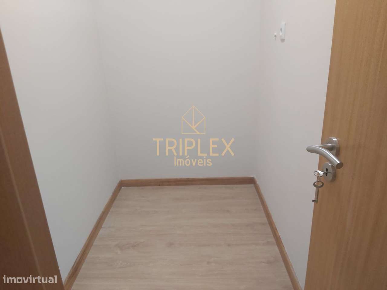Apartamento T1+1 centro do Castelo-12
