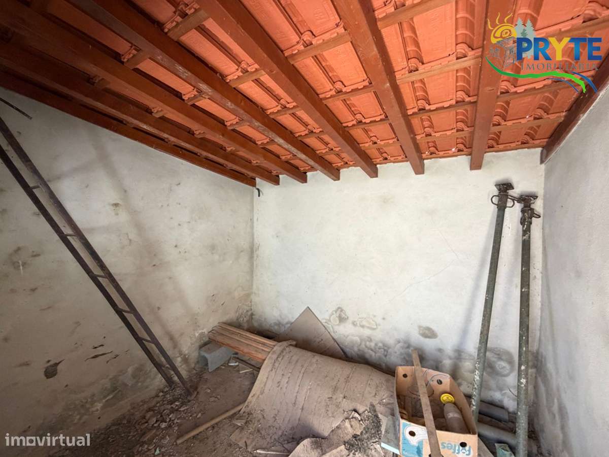 Quinta com moradia T3 , anexos e ruínas em Pedrógão Grande-51