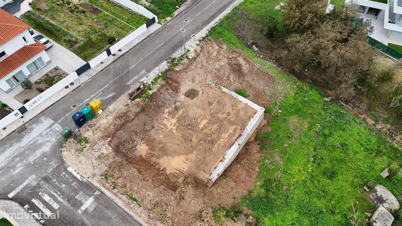 Terreno com Moradia T5 em Construção - Personalize ao Seu Gosto em Ale - Grande imagem: 4/20