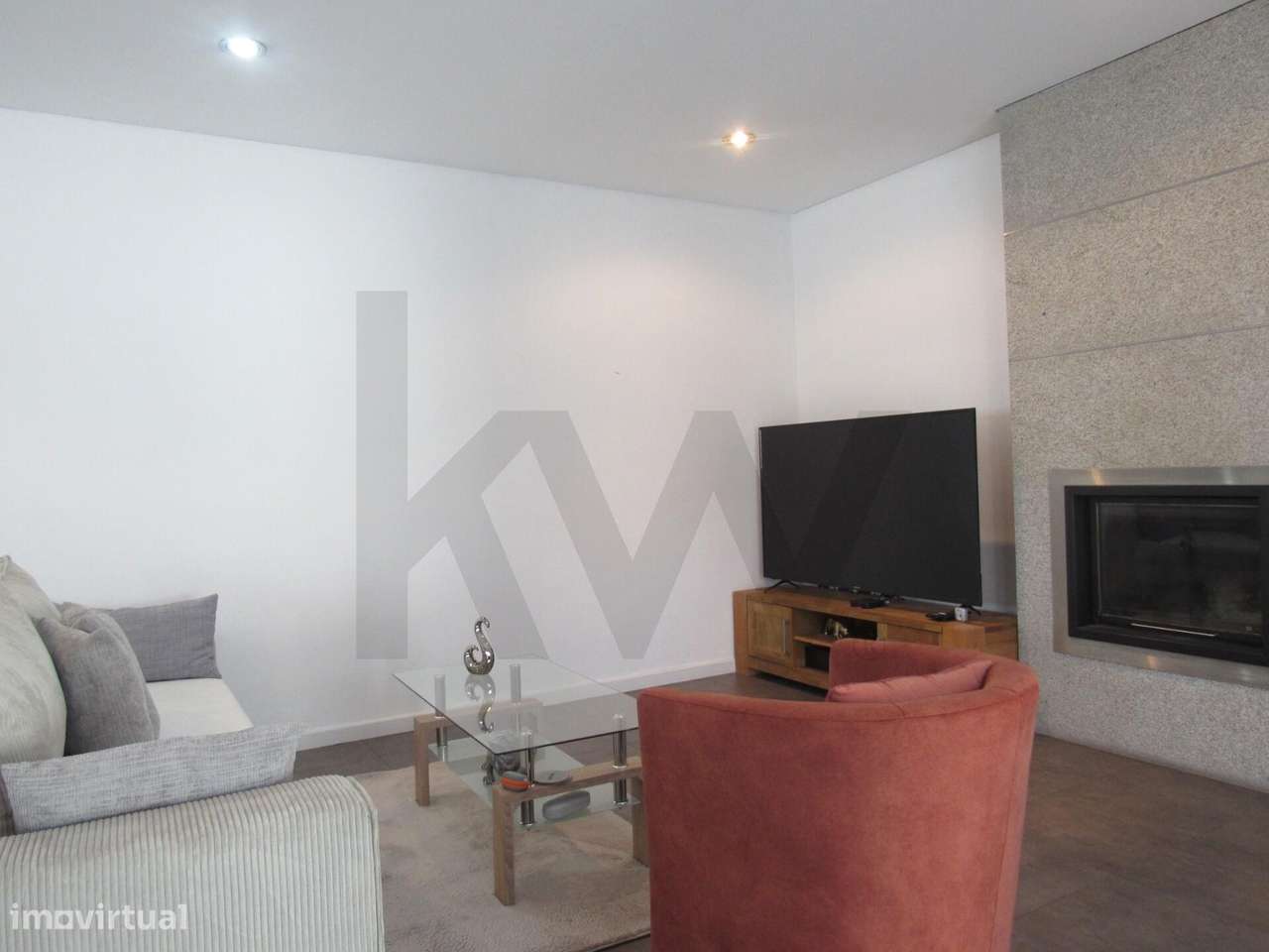 Moradia Térrea com Salão Superior | A 7 Minutos do Centro de Oliveira-8