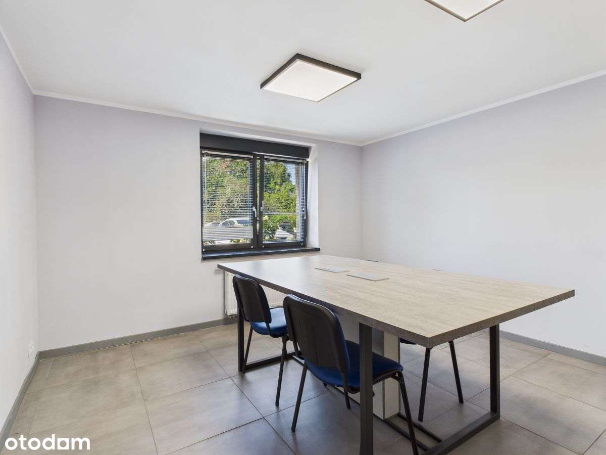 Budynek biurowo-usługowy z parkingiem-12