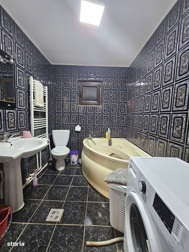 Casă în Cordun, zonă de case noi - Imagine principală: 4/7