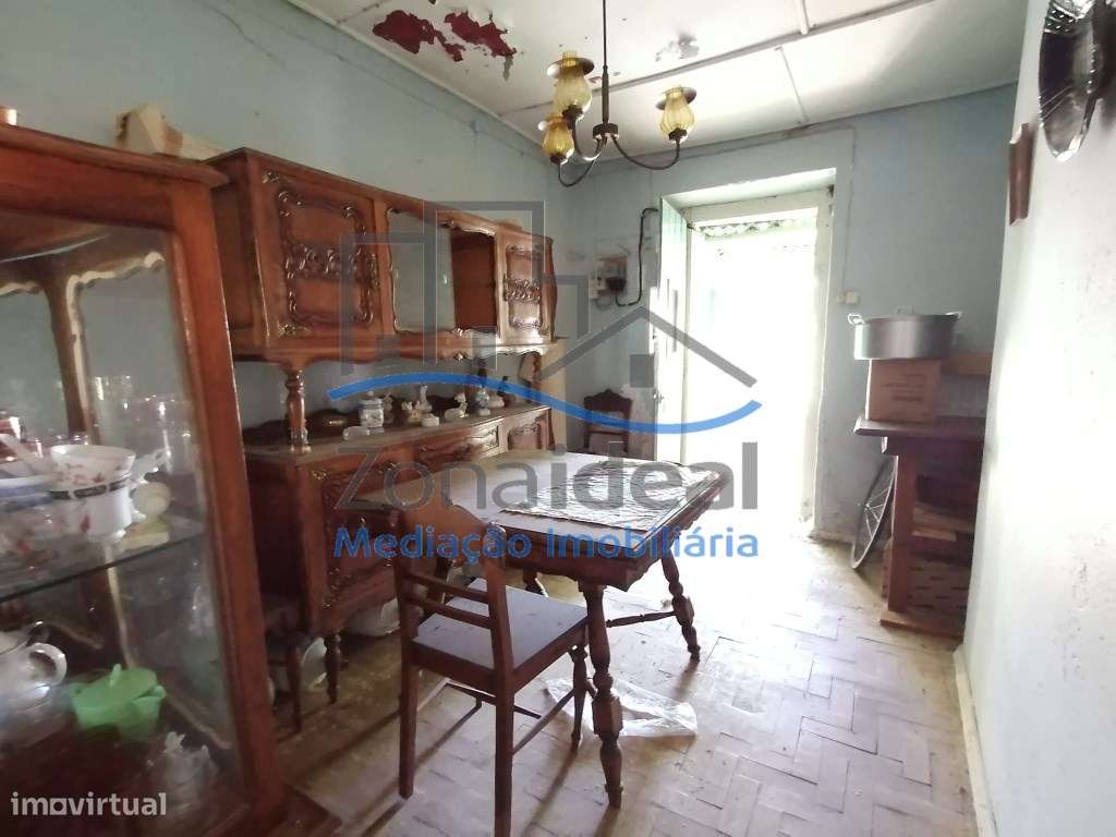 Moradia com dois pisos e logradouro, localizada em Alenquer-29