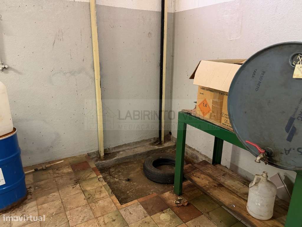 Prédio Residencial + Armazém com 1000m² na Arroja, Odivelas - Local...-16
