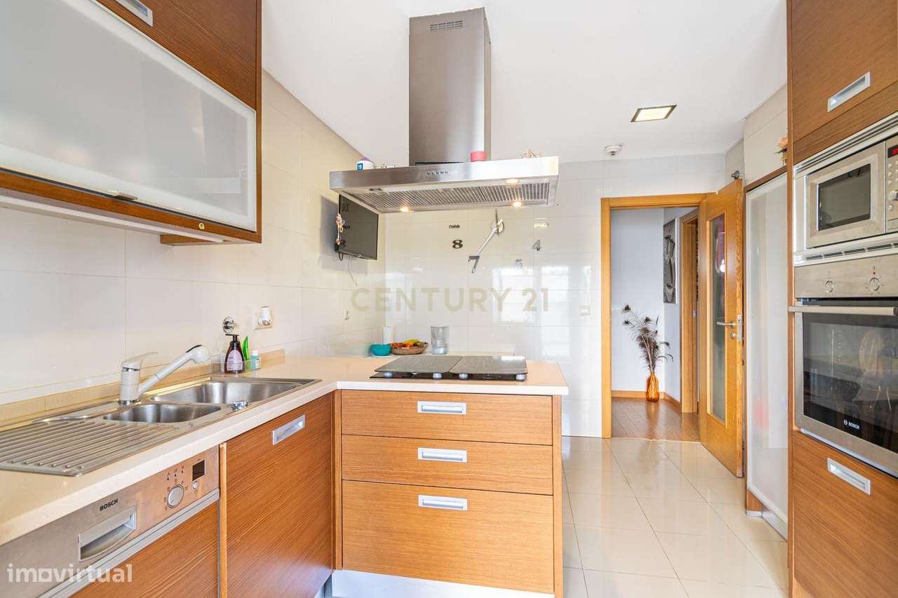 Espaçoso Apartamento T3  com terraço e box no Infantado, Loures - Grande imagem: 5/28