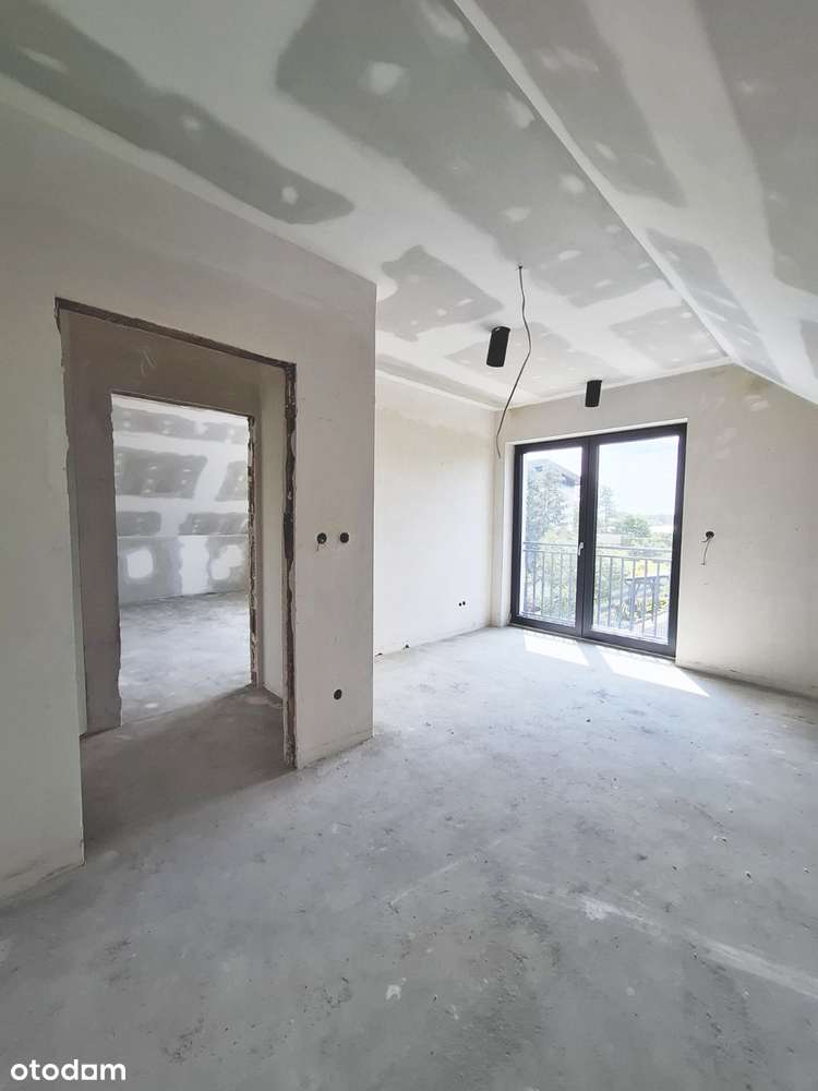 Przestronny dom z garażem i tarasem w spokojnej okolicy-10