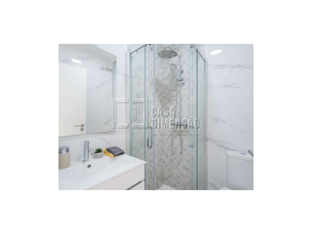 Apartamento de tipologia T2 com varanda, mobilado e equipado em Ben...-14