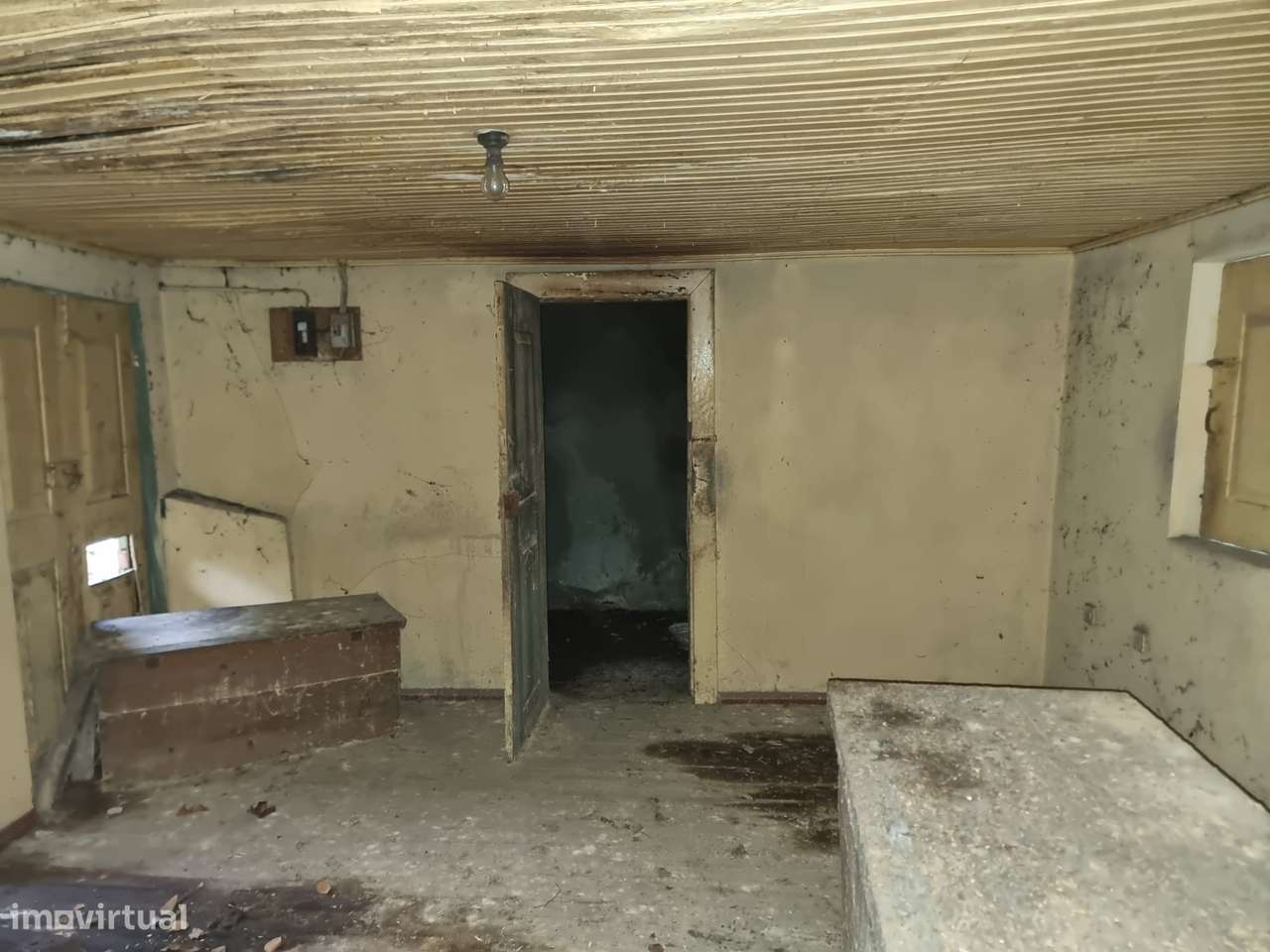 Moradia para restauro com elevado potencial de investimento-7