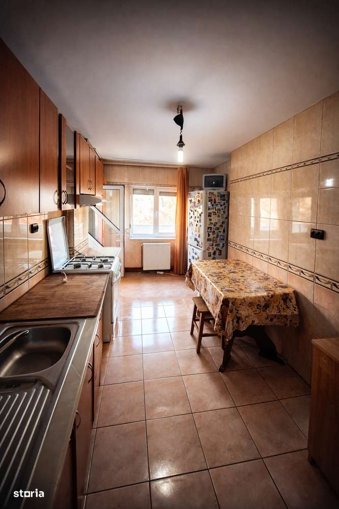 Apartament 4 camere, decomandat, etaj 2 ,mobilat ,Str. Decebal - Imagine principală: 4/17