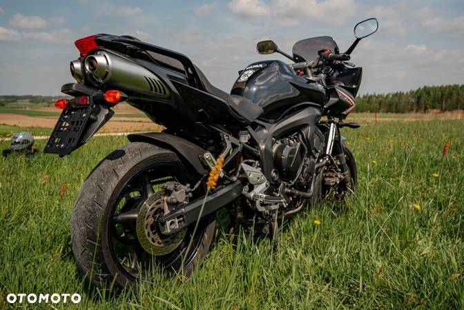 Yamaha FZ - 16