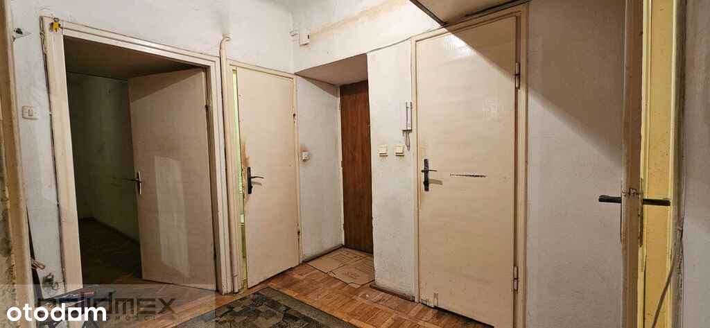 Trzypokojowe z odzielną kuchnią.-1