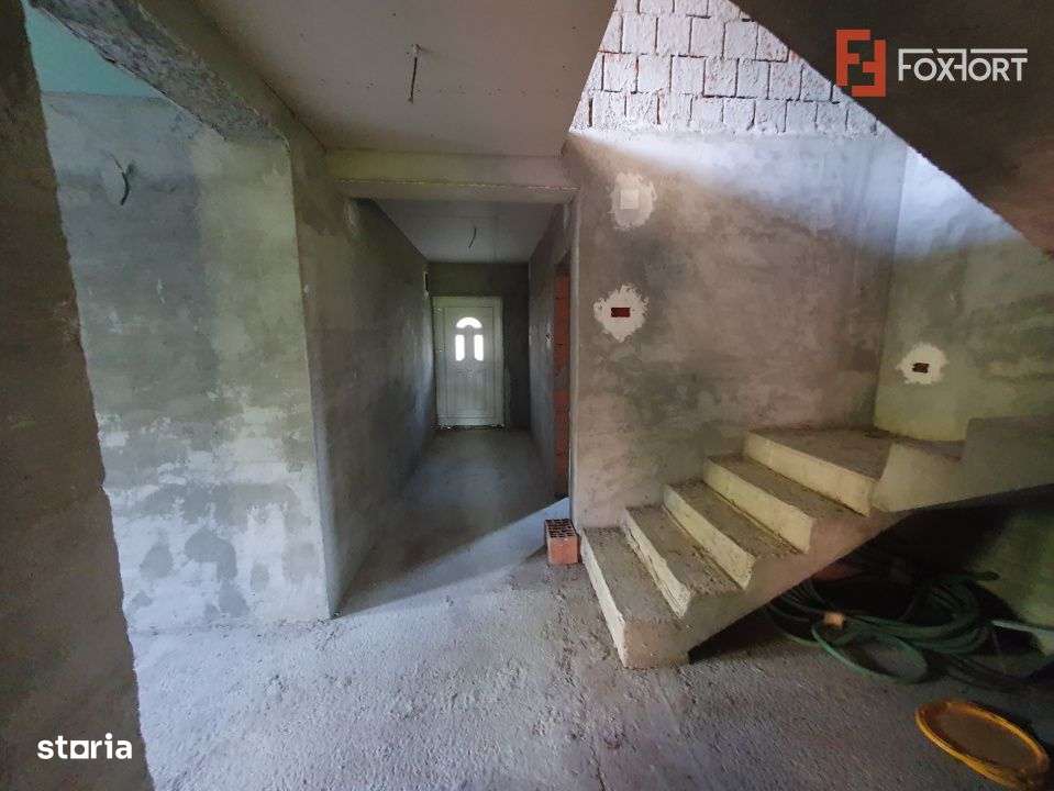 Casa individuala cu 5 camere si 2 bai, Central Jebel-12