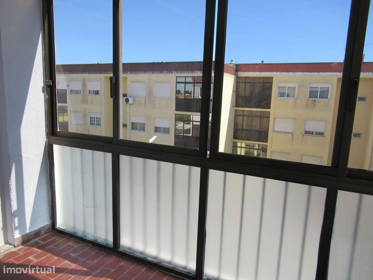 Apartamento T3 renovado na Cruz de Pau (Amora)-8