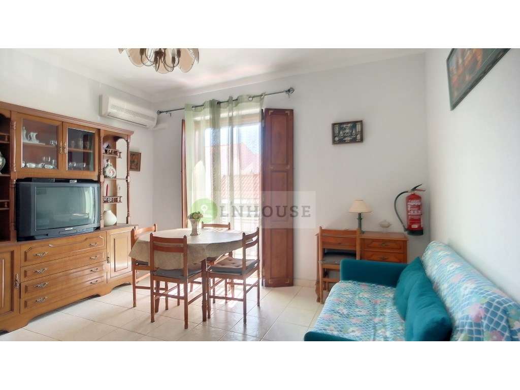 Apartamento T2 com terraço para venda no centro de Vila Real de San...-1