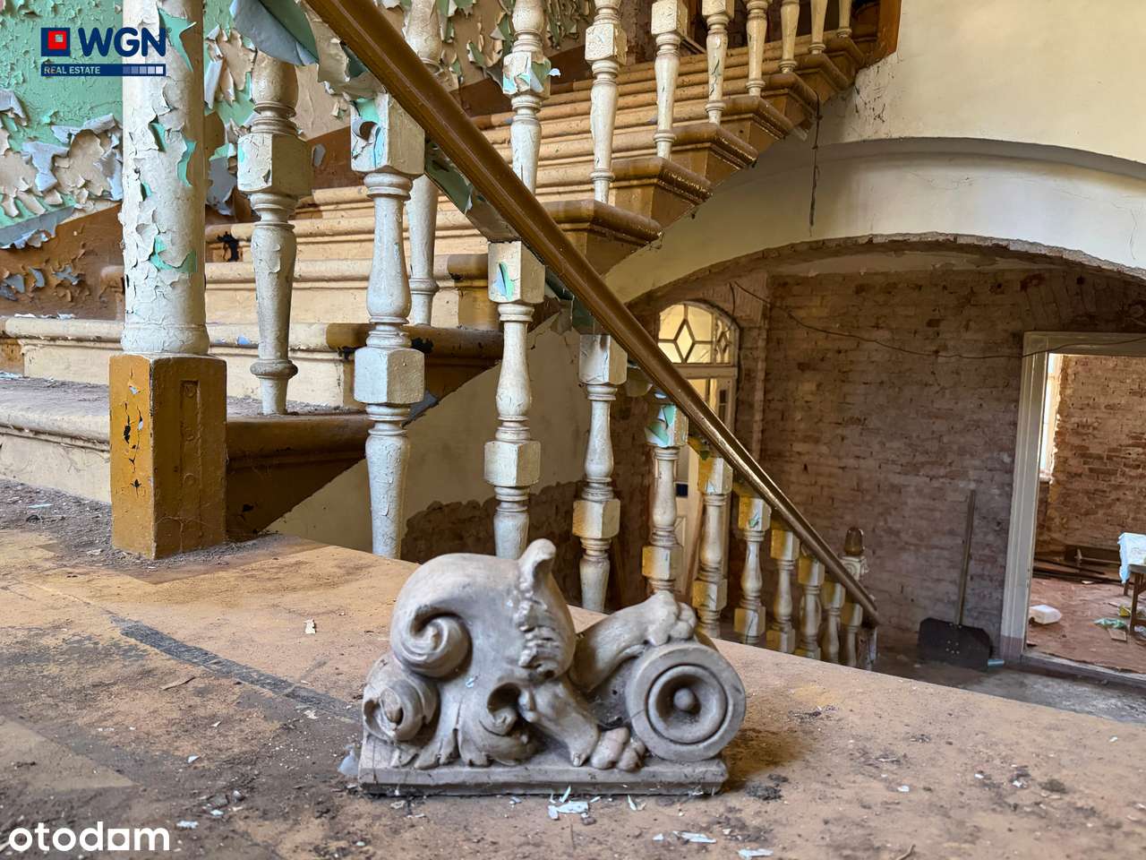 Zabytkowy pałac - dawny szpital - na sprzedaż.-6