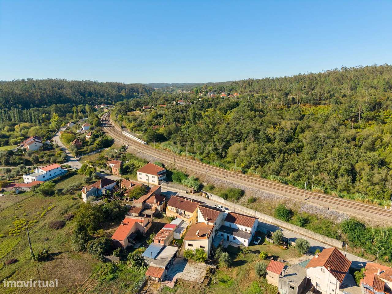 Moradia T5 com Jardim e Vista para o Rio em Venda de São José, Alberga-48