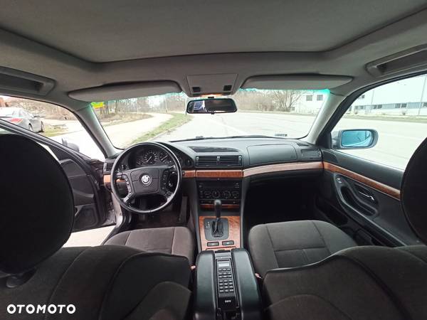 BMW Seria 7 728i L - 12