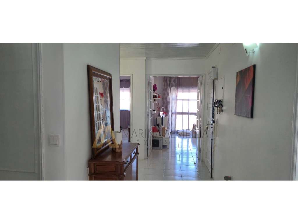 Apartamento t3 transformado em t2 com 2 varandas e arrecadação no c...-8