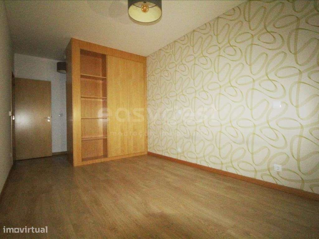 Apartamento T3 com garagem na Rua Paul Harris - Grande imagem: 3/8