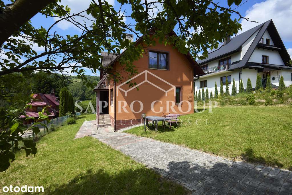 Dom w otoczeniu zieleni i natury-1