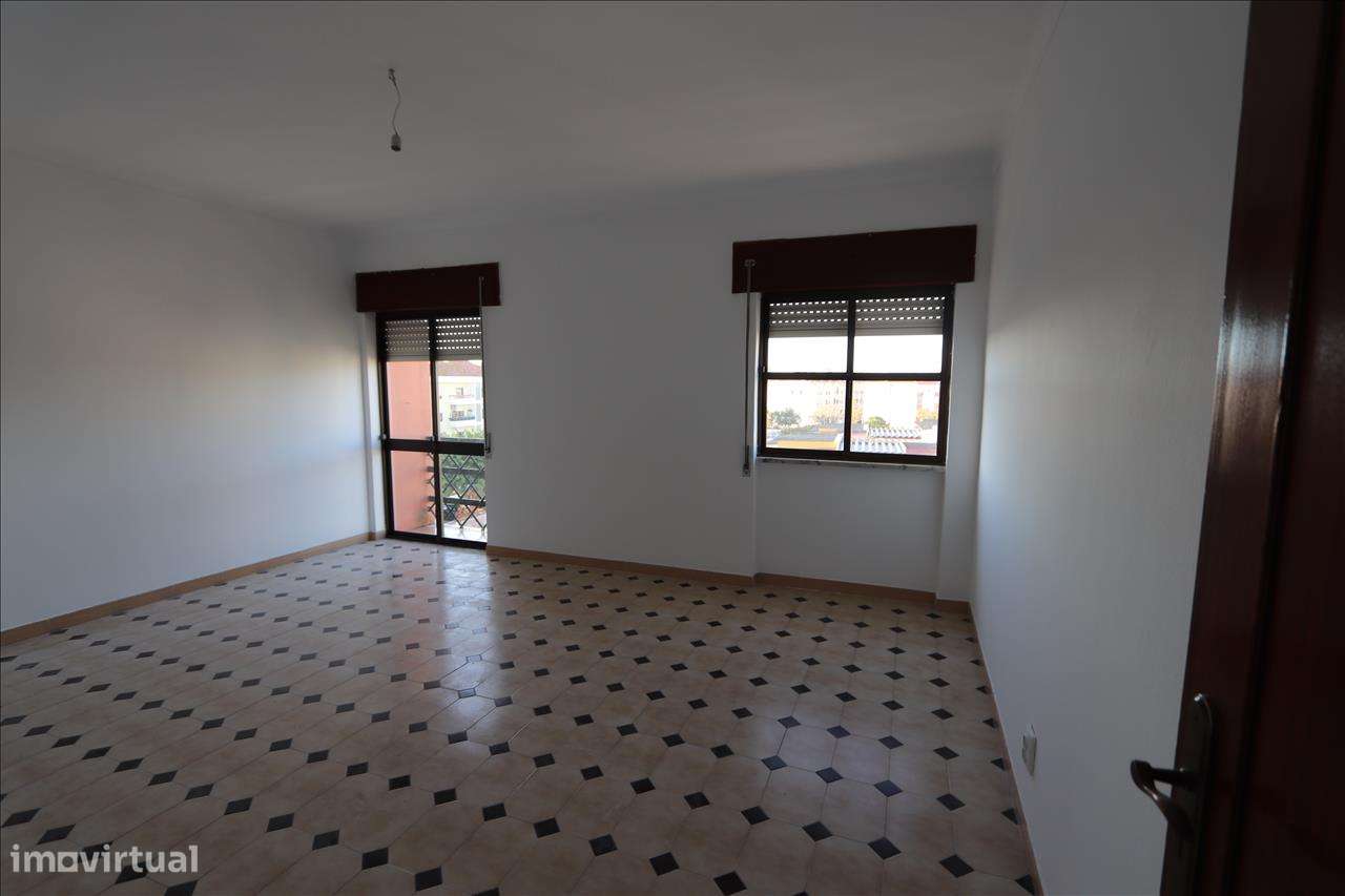 Apartamento em Moita, Moita - Grande imagem: 2/13