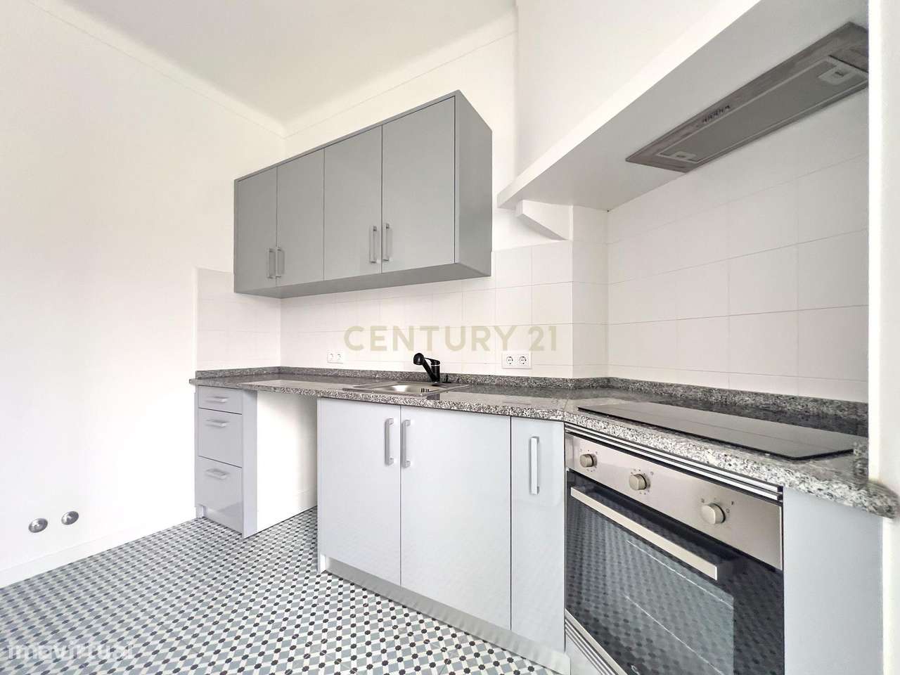 Charmoso Apartamento T3 com Renovação Moderna no Alto de Santa Catarin - Grande imagem: 4/27