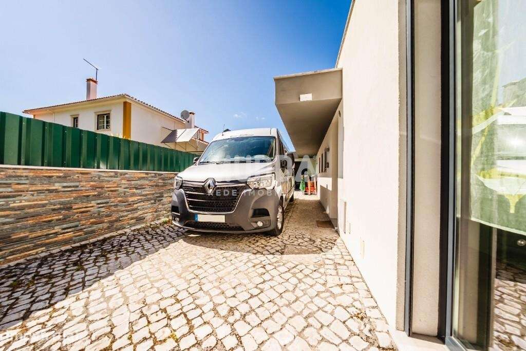 Moradia T3 Premium com Piscina, Jacuzzi e Design Contemporâneo na Foz-49