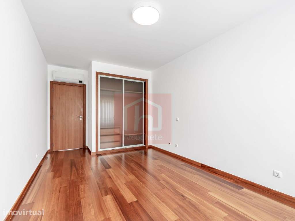 Moradia T4 geminada + Rooftoop em Alcochete-29