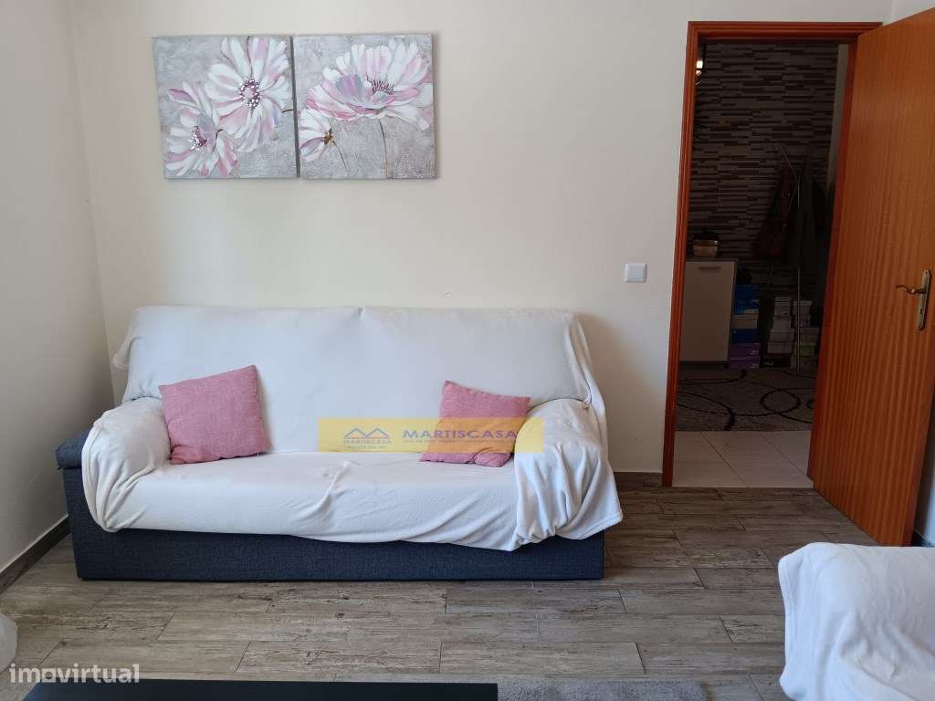 Moradia T4 totalmente remodelada, garagem, sotão e espaço exterior,...-8