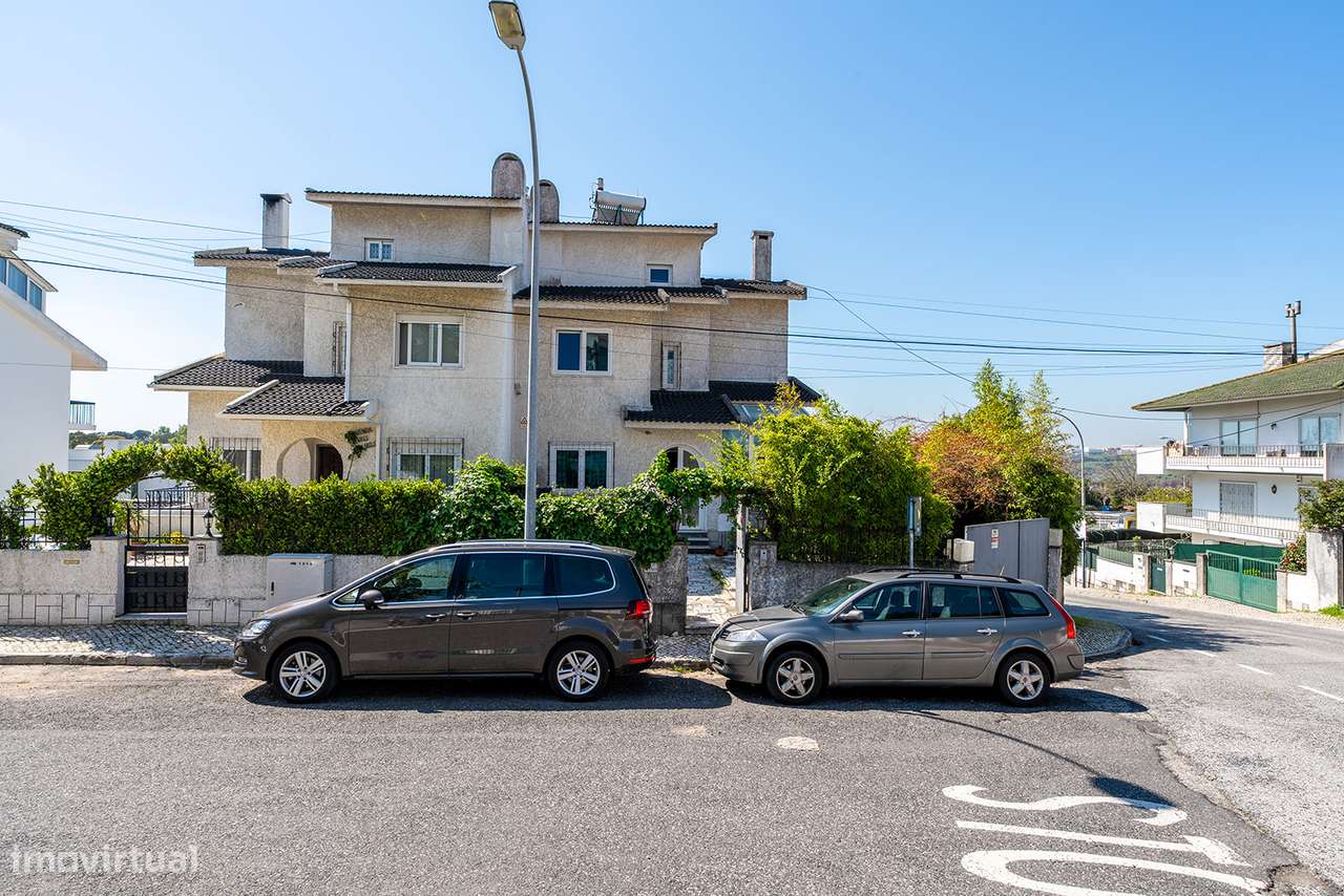 Moradia Geminada T4 em Queijas, Oeiras com Jardim Privativo-37