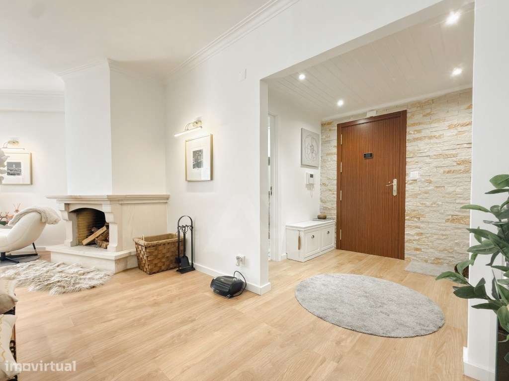 Apartamento T2 renovado e mobilado em Massamá com 107 m² e arrecadação-8