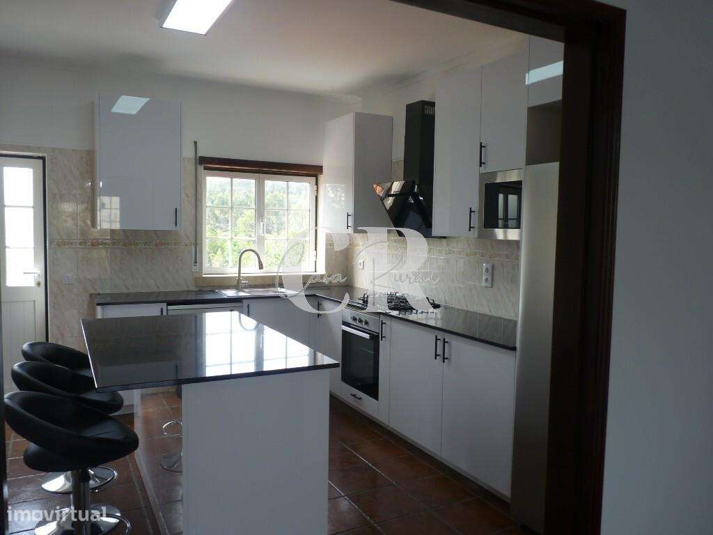 Fantástica moradia T3 com garagem e terreno generoso em Vila Facaia –-15