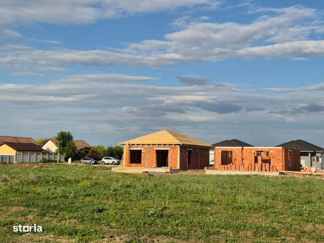 Vila NOUA individuala, 4 camere in Via Carmina, Arad, comision 0-7