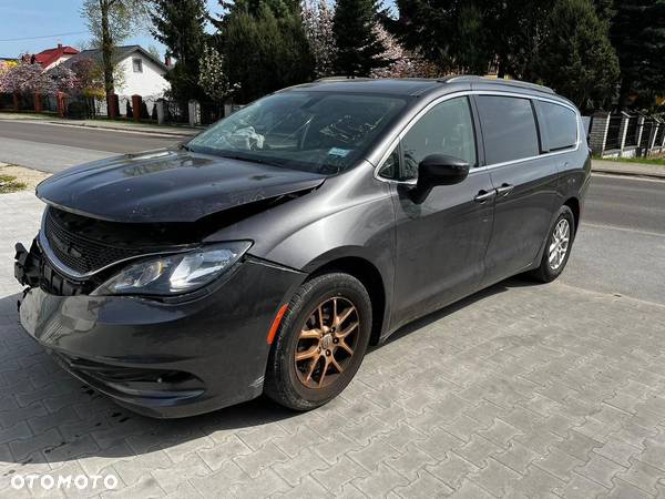 Chrysler Pacifica - 3