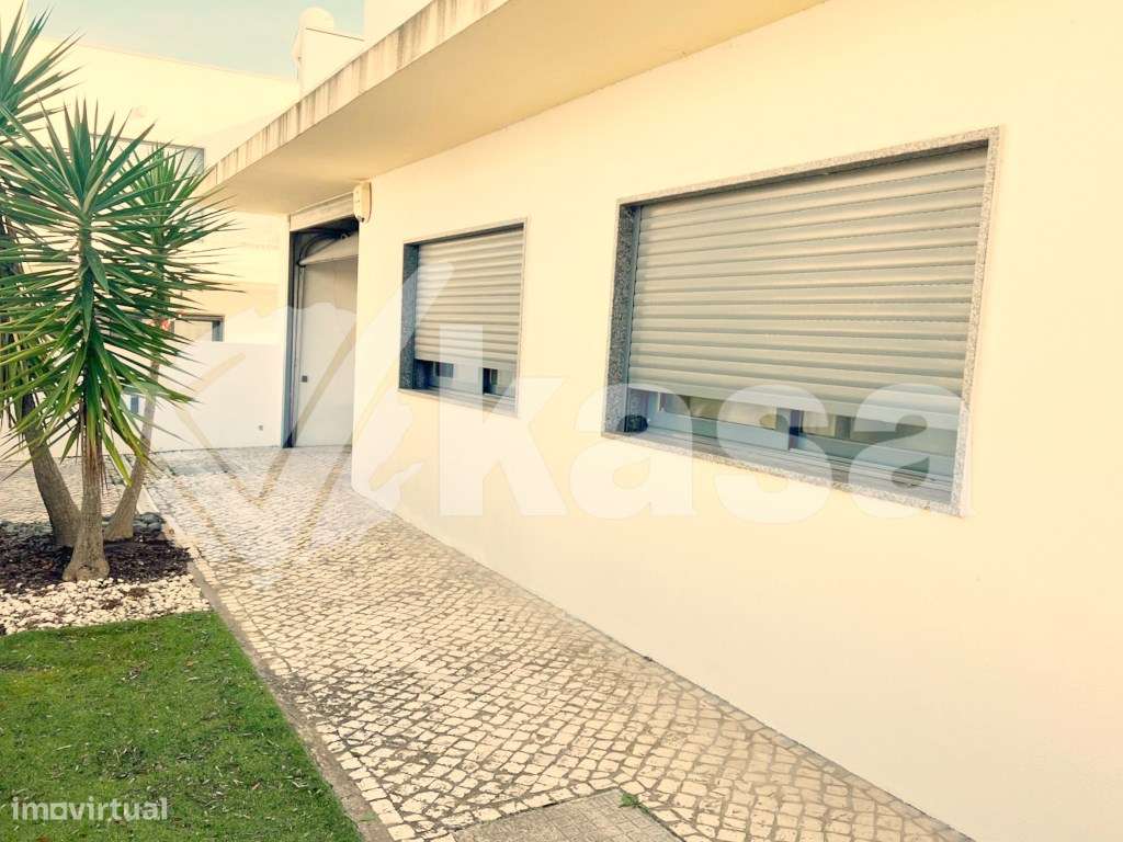 Moradia Isolada T4 com Jardim e Garagem em Santo António da Charnec...-24