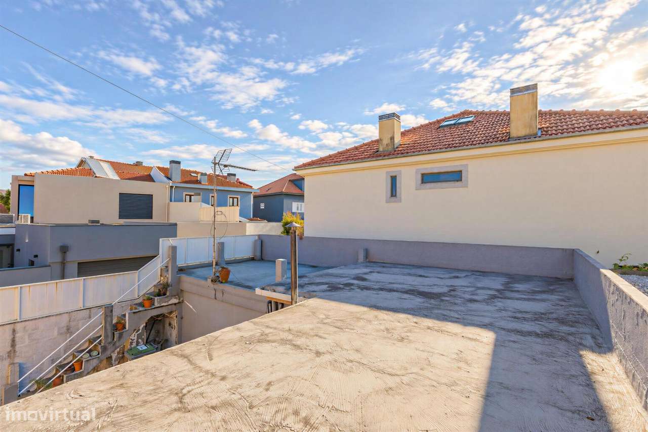 Moradia | Potencial para Remodelação | À Avenida Antunes Guimarães-38