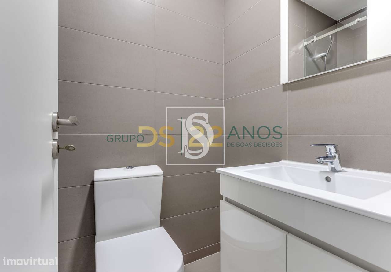 Moradia de construção moderna, situada na 3. ª linha de praia na Póvoa-23