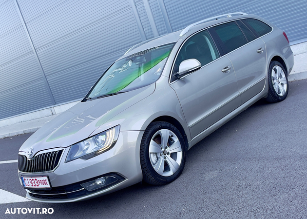 Skoda Superb 2.0 TDI DSG Elegance - 38