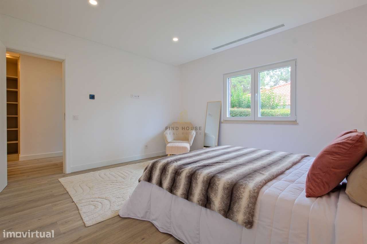 Moradia T4 de Luxo Totalmente Remodelada na Herdade da Aroeira-22