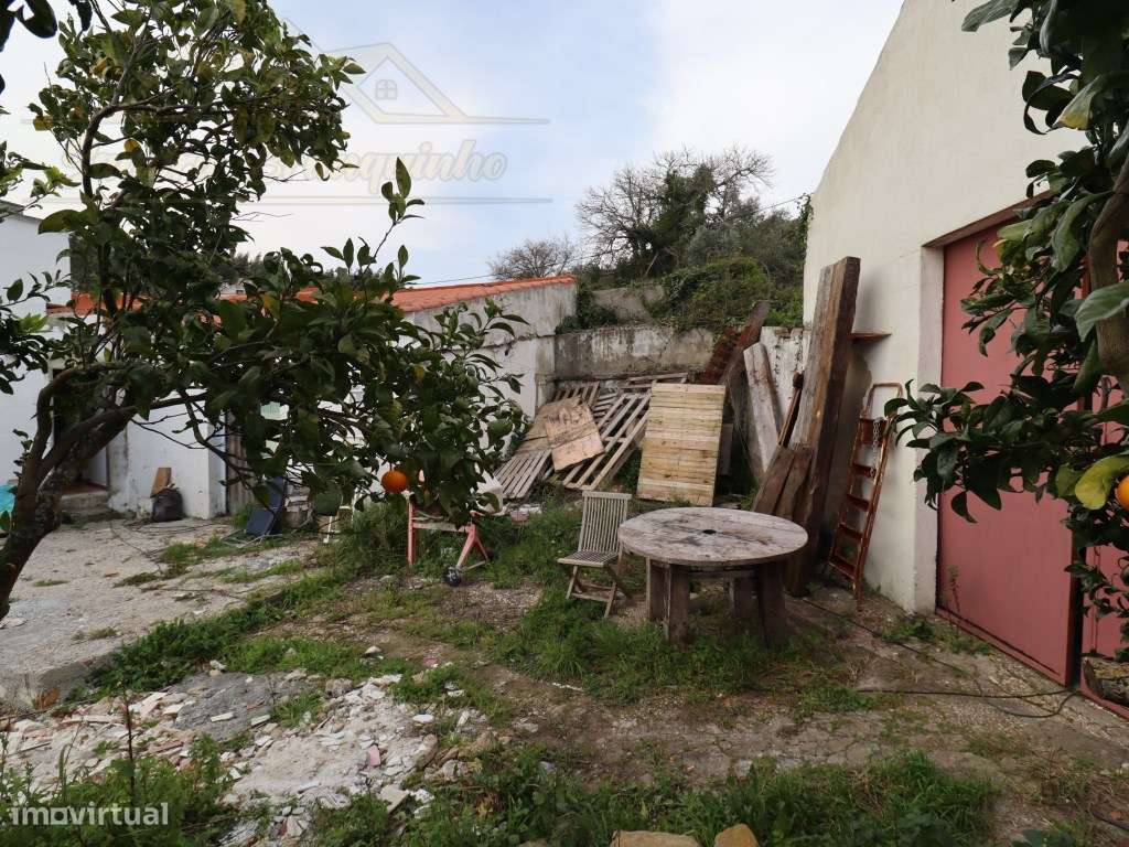 Moradia T3 com garagem e terreno 4120m2-38