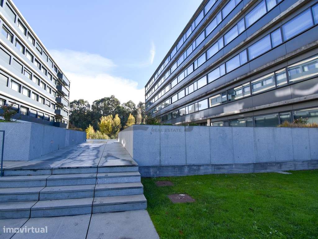 Apartamento T5 localizado no condomínio Jardim das Camélias - Gaia/...-47