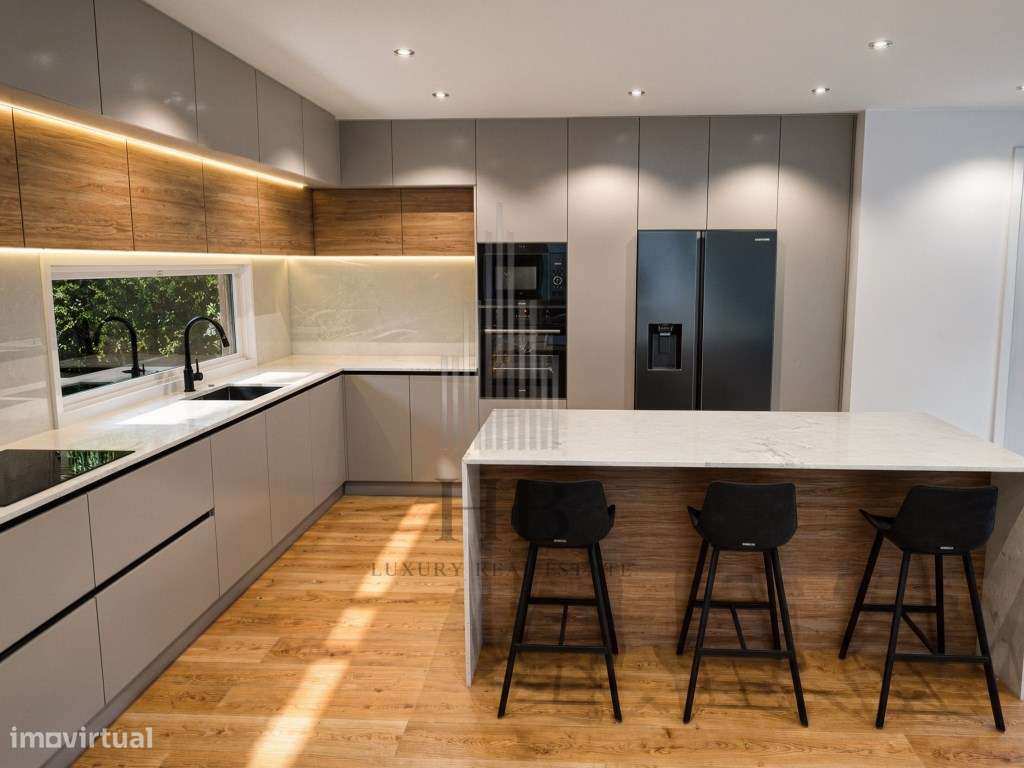Moradia T4 de Luxo com Piscina Privativa e Jardim | Mafra-14