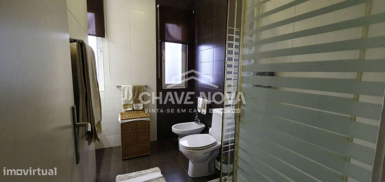 Moradia Bi-Familiar T4 + T2 com Potencial de Rendimento em Ramalde ...-8