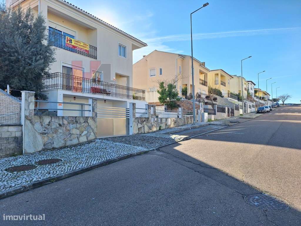 MORADIA T4 NO CENTRO DE ELVAS COM MAIS DE 500M² DE ÁREA-41