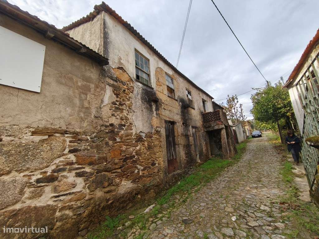 Casa antiga, em pedra, para recuperar.-7